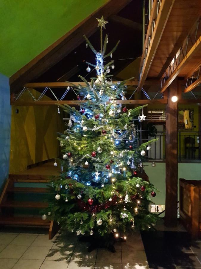 Espace Cosmos Vaux-sur-Sure ภายนอก รูปภาพ