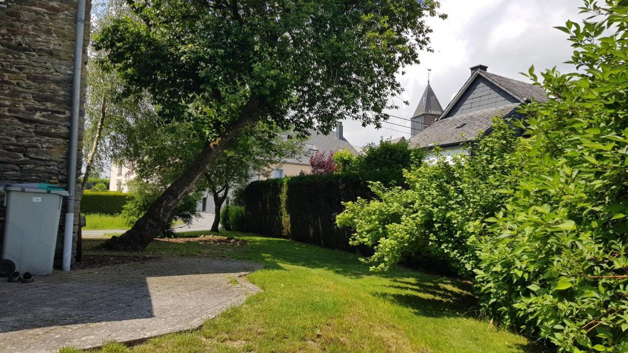 Espace Cosmos Vaux-sur-Sure ภายนอก รูปภาพ